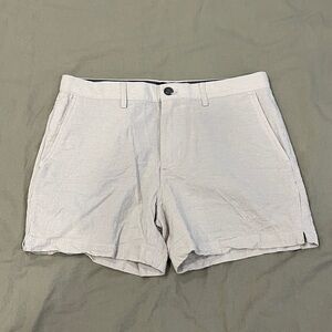 Club Monaco Lino 5” Short - Colour: White